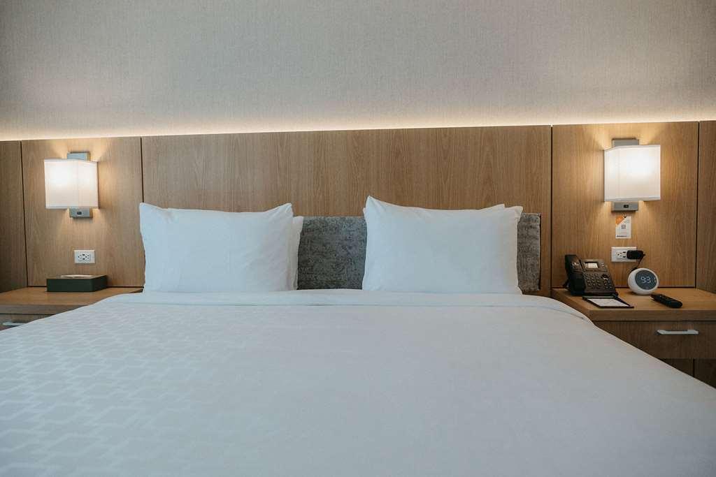 Clarion Lakeside Inn & Conference Centre Kenora Room photo