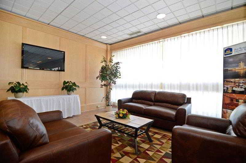 Clarion Lakeside Inn & Conference Centre Kenora Exterior photo
